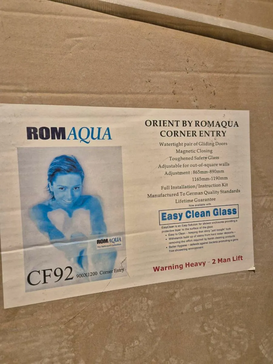 Bathroom shower door/Towel heater/Washer and dryer - Image 4