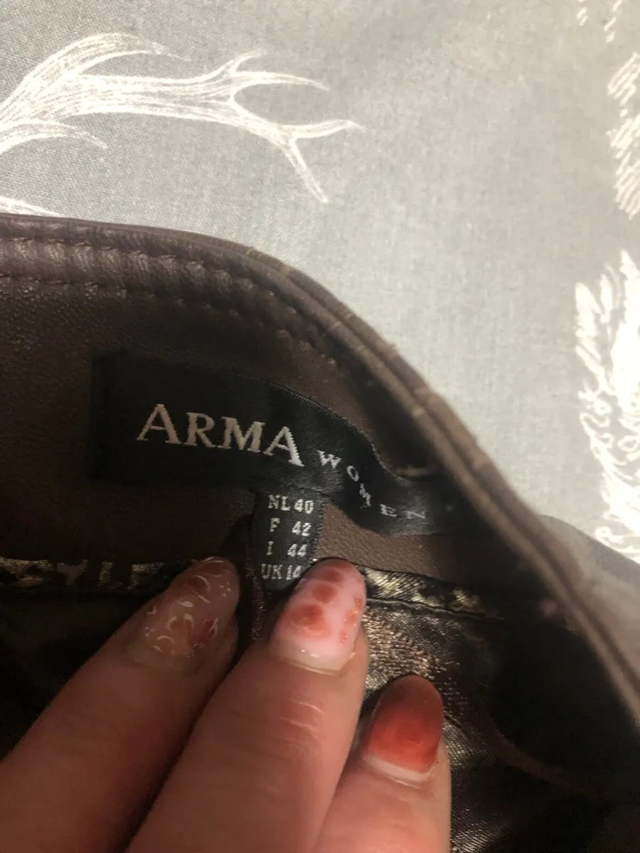 Ladies leather skirt size 14 €15 - Image 4