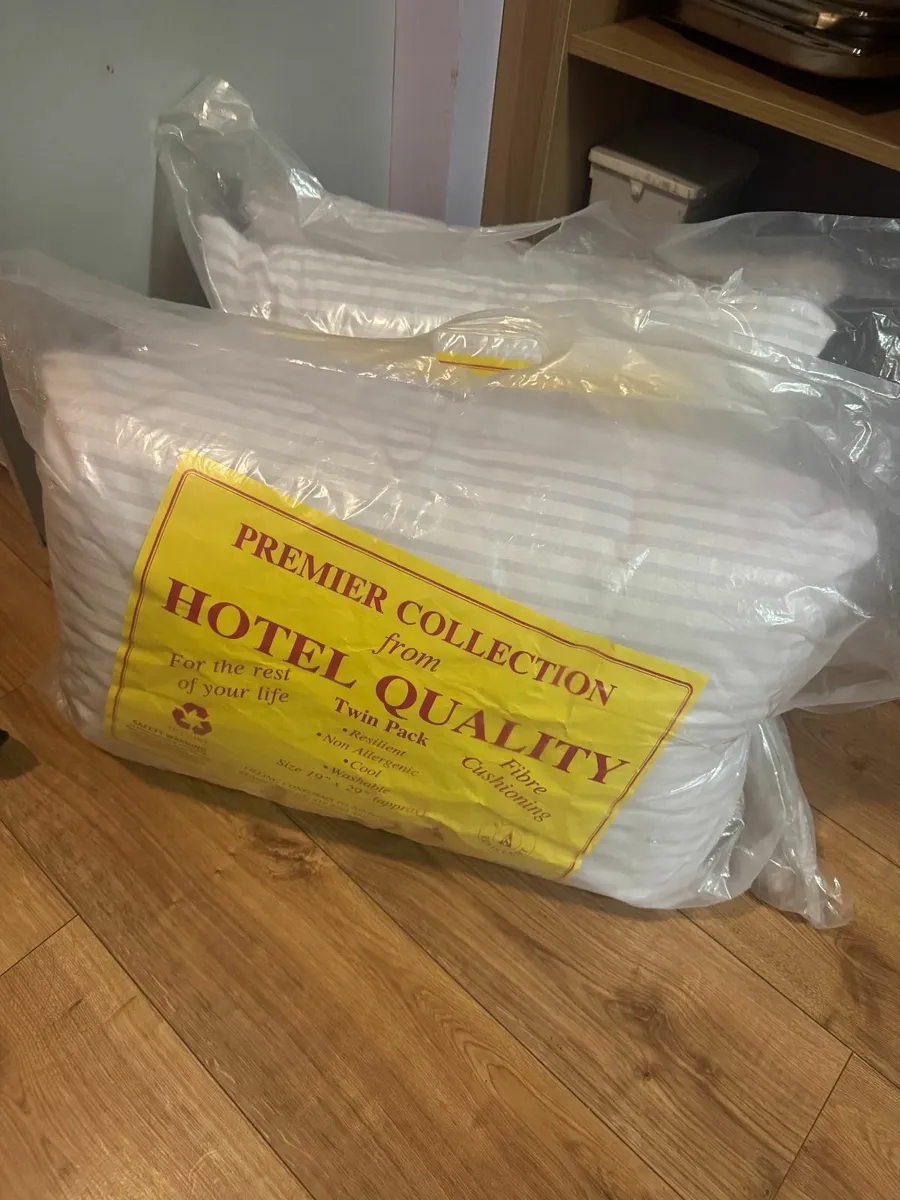 hotel quality pillows - Image 1
