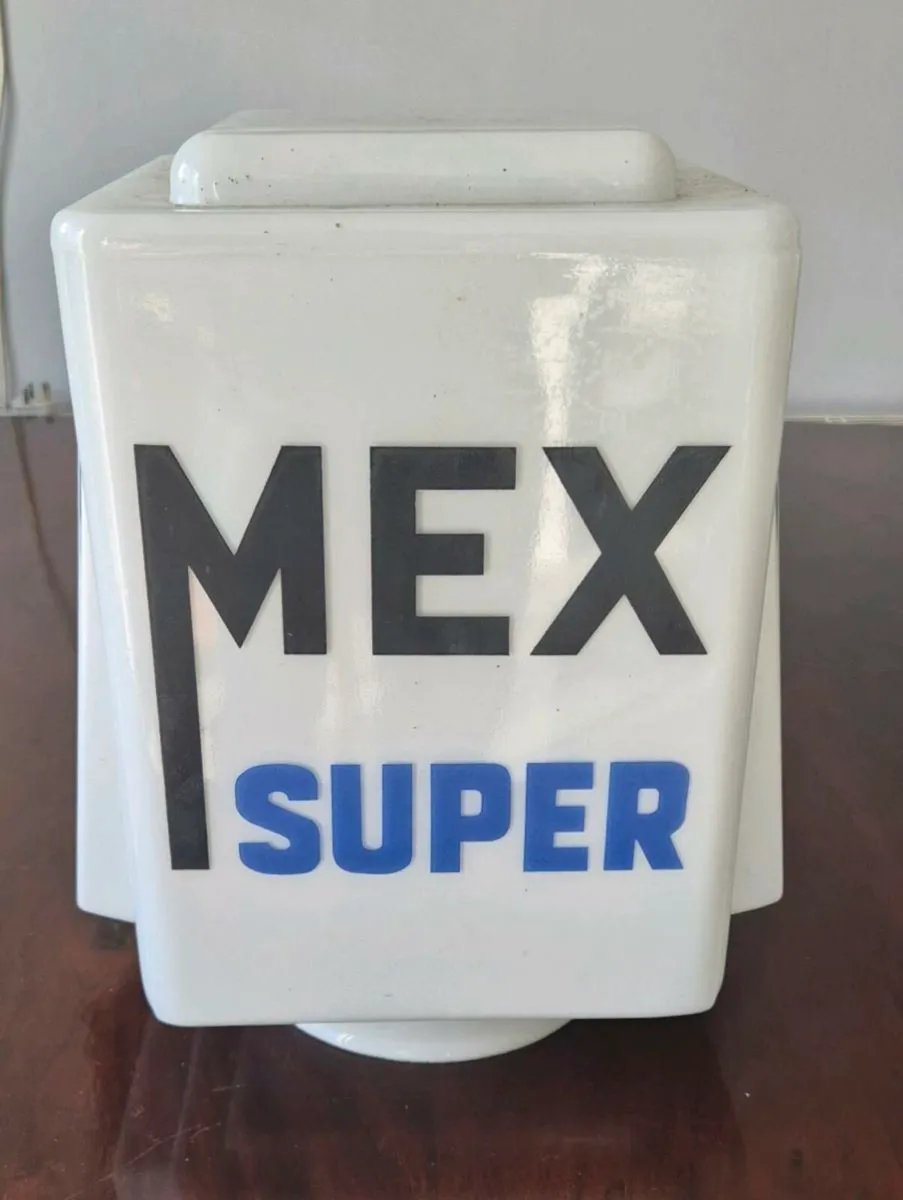 Old petrol globe in perfect condition - Image 1