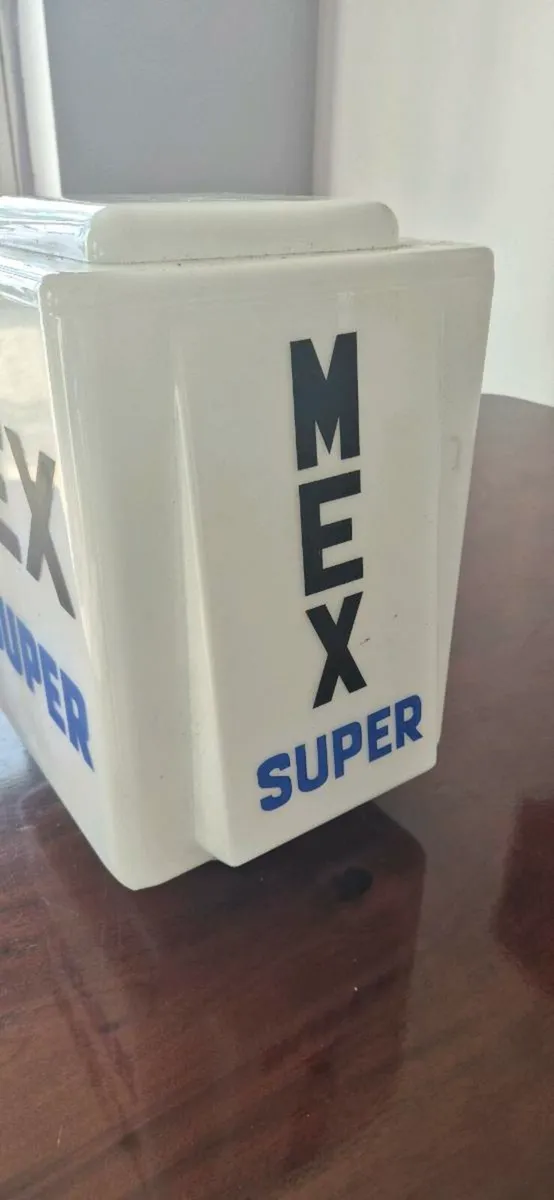 Old petrol globe in perfect condition - Image 2