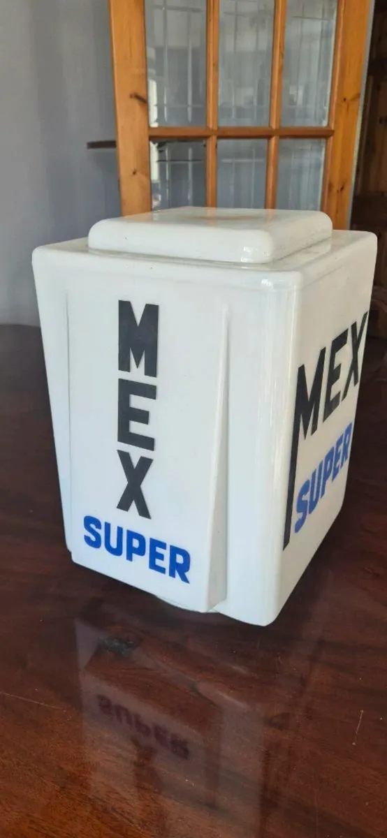 Old petrol globe in perfect condition - Image 3