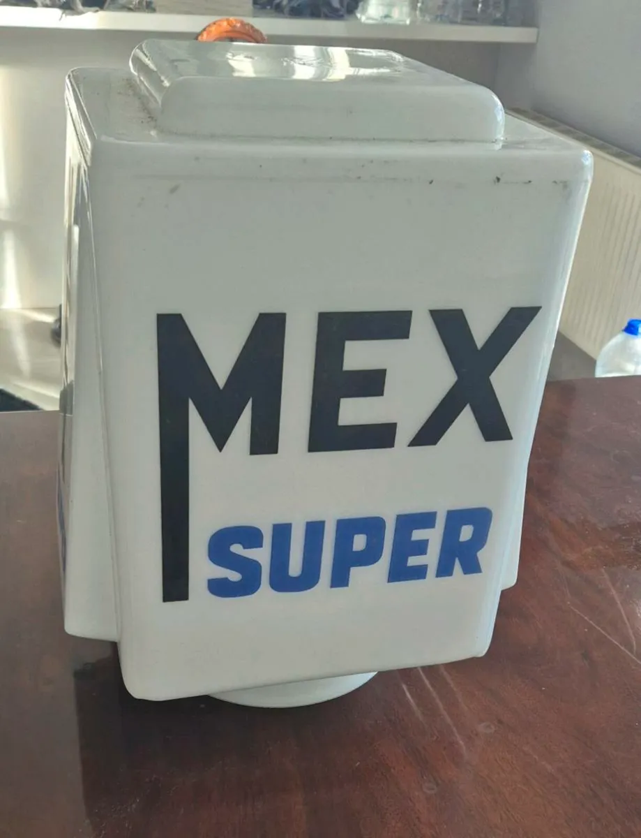 Old petrol globe in perfect condition - Image 4