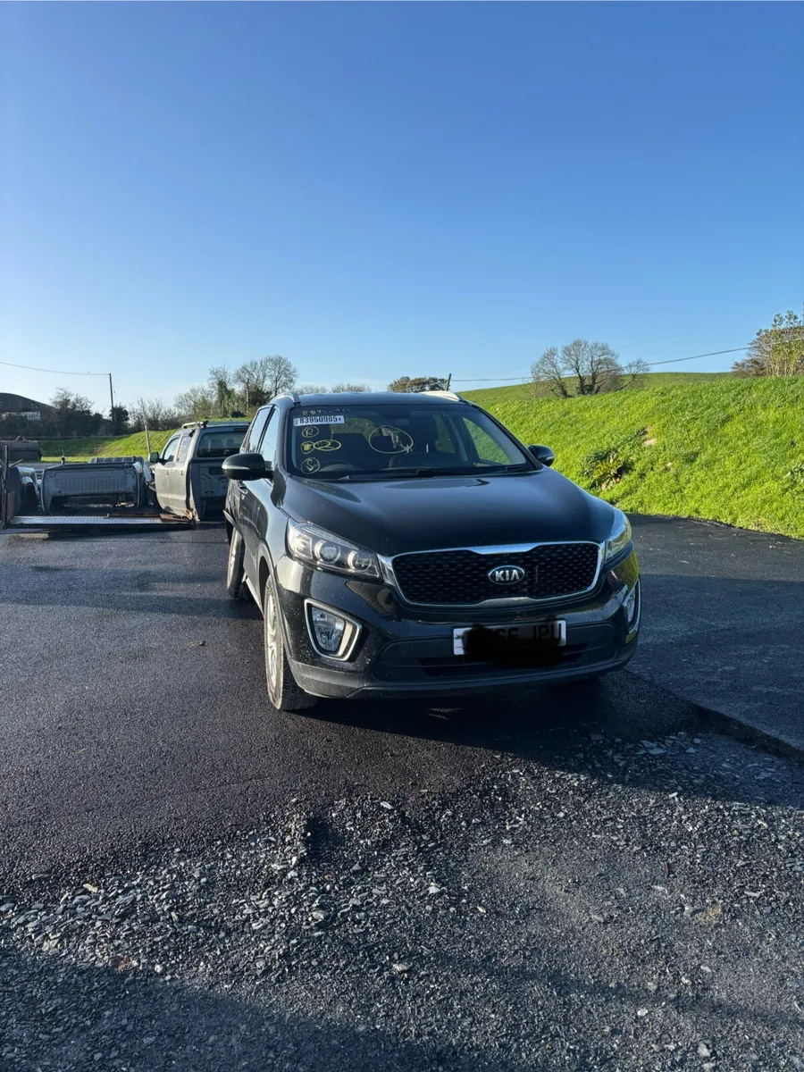 For breaking 2016 kia sorento - Image 1
