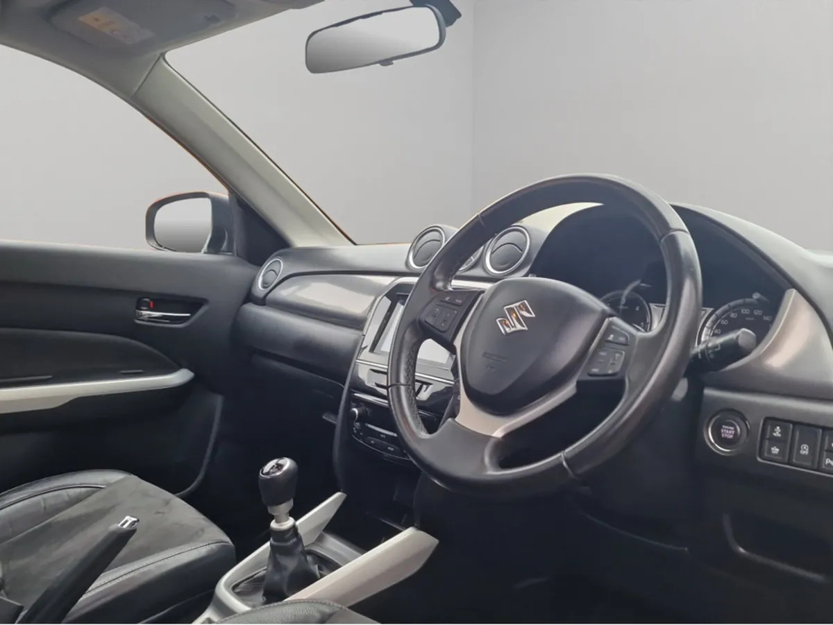 Suzuki Vitara GLX DIESEL *** PAN SUNROOF *** REVER - Image 4