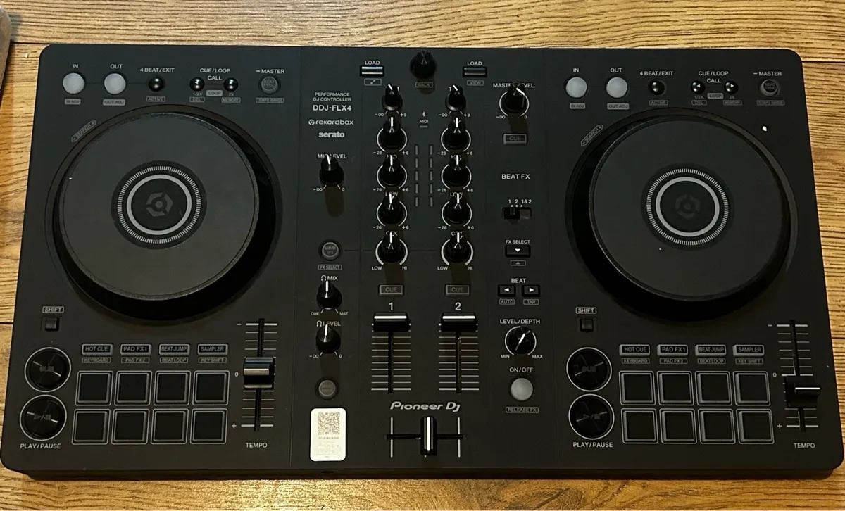 Pioneer DDJ-FLX4 DJ Controller - Image 1