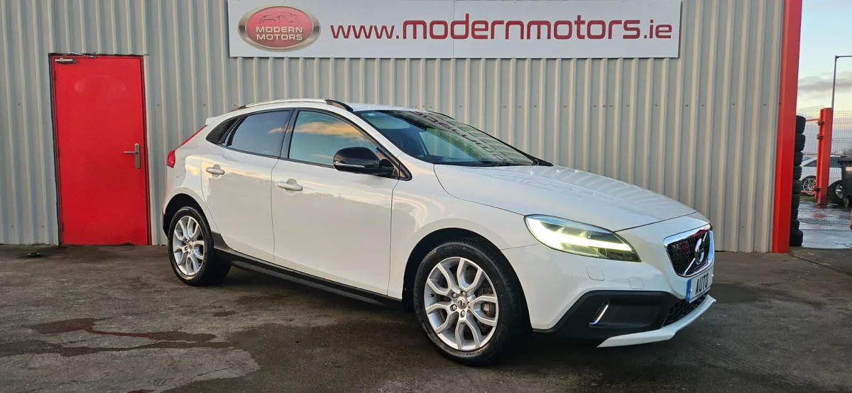 volvo v40 2.0d automatic cross country d4 low kms - Image 1
