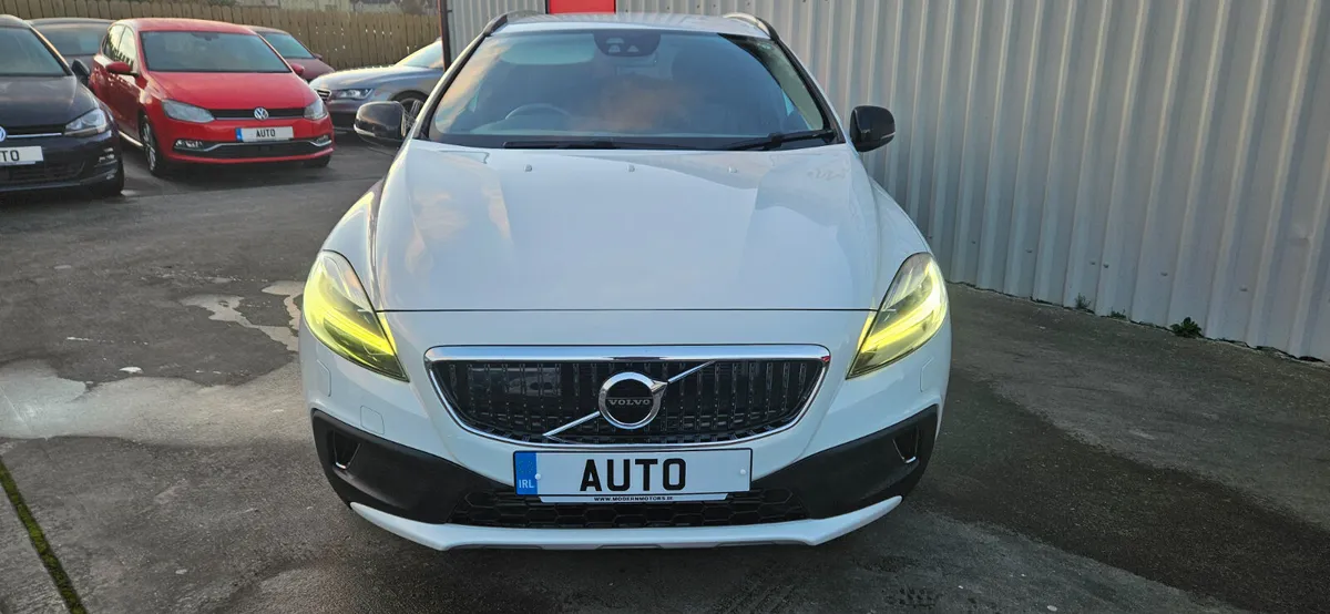 volvo v40 2.0d automatic cross country d4 low kms - Image 3