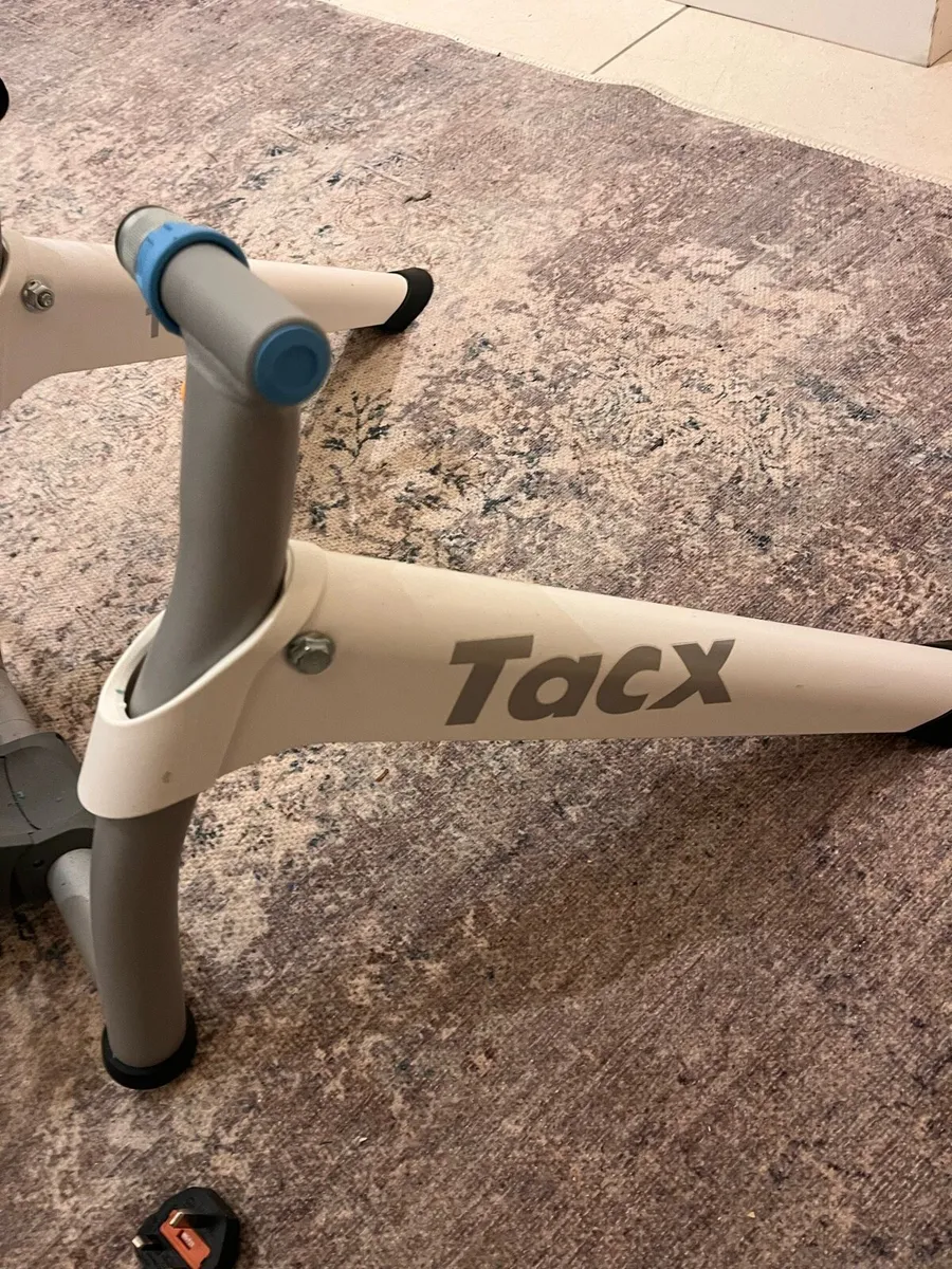 Tacx flow smart turbo trainer - Image 1