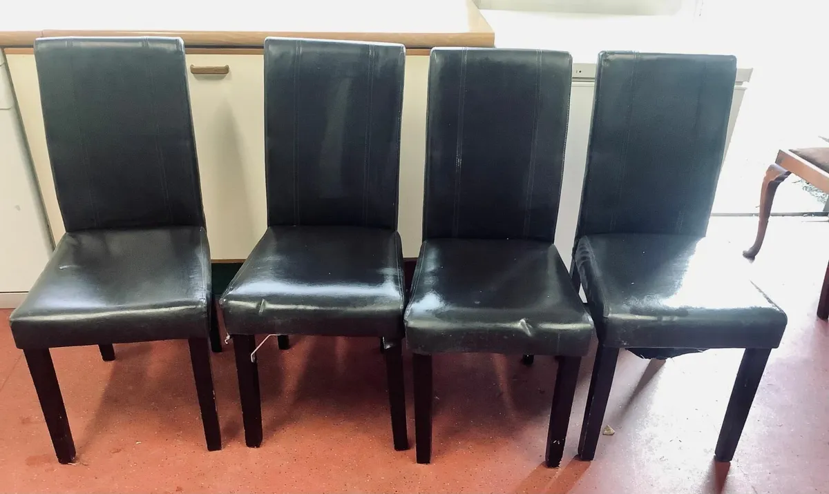 Kitchen, dishwasher and kitchen chairs for sale - Image 2