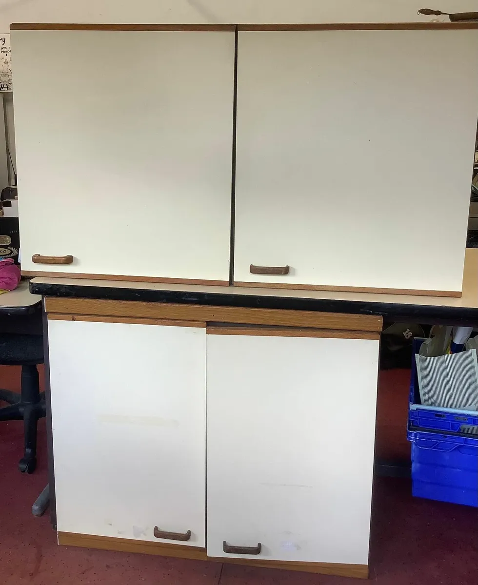 Kitchen, dishwasher and kitchen chairs for sale - Image 4