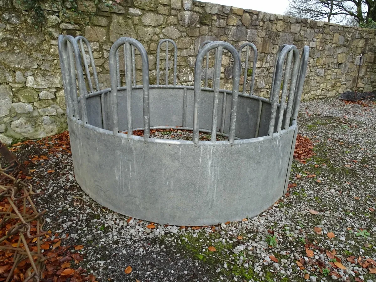 Horse Feeder - Image 1
