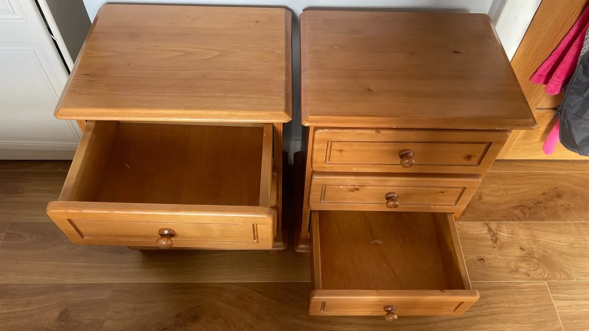 2 Bedside Lockers - Image 3