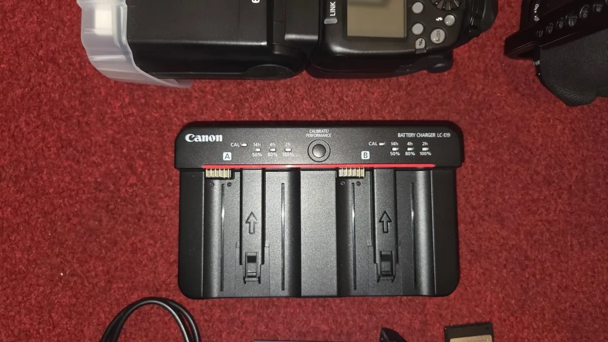 Canon EOS 1DX  Mark III Camera Body & Lens - Image 4