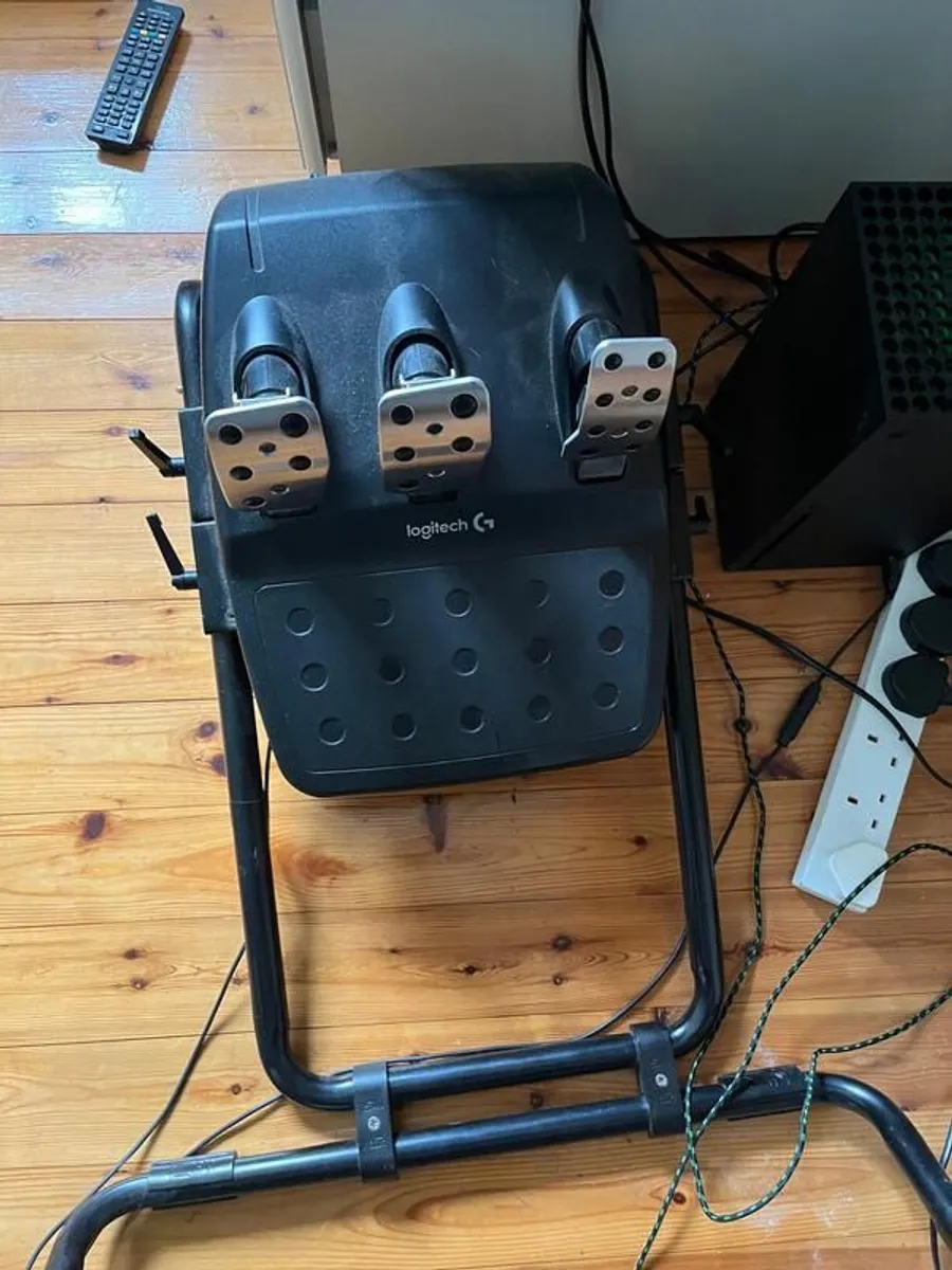 Gaming Chair / Wheel and Pedals / Driving Force Shifter + Games - Image 4