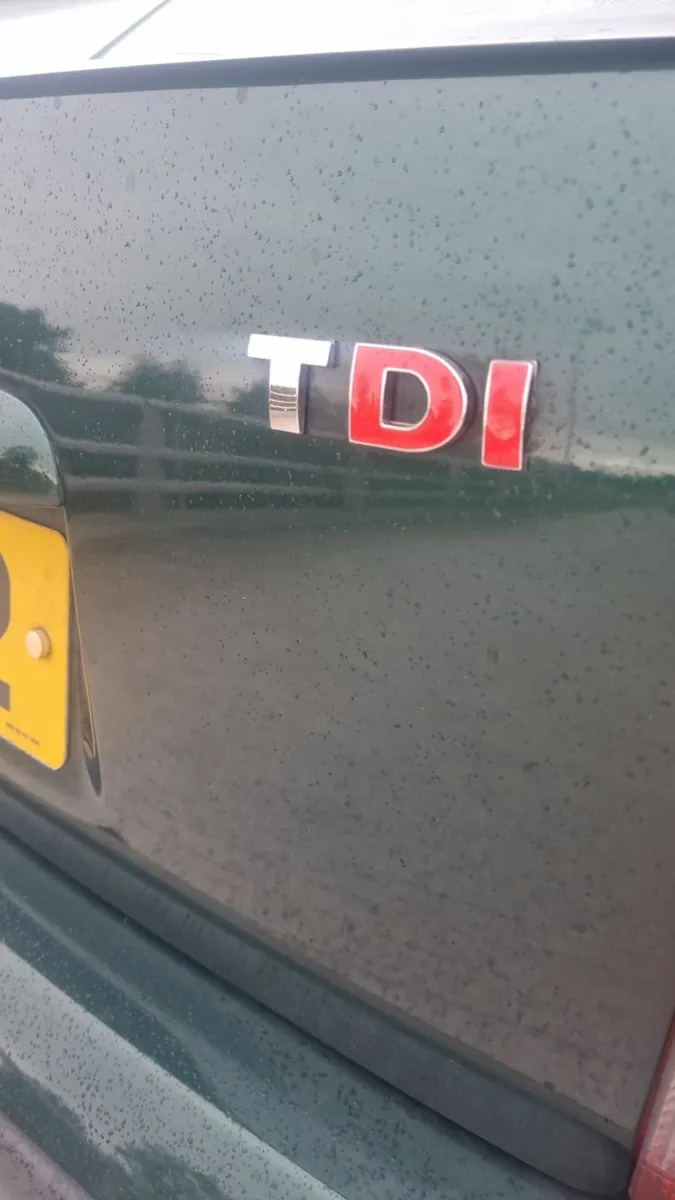 Volkswagen Passat 2000 - Image 2