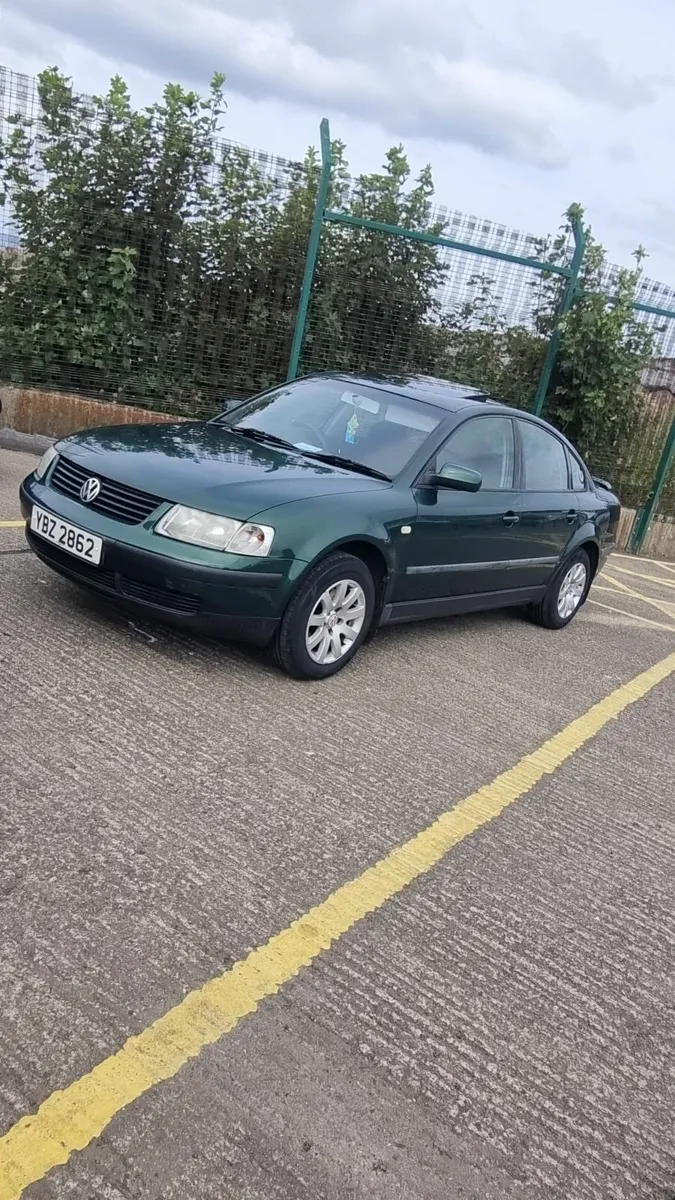 Volkswagen Passat 2000 - Image 1