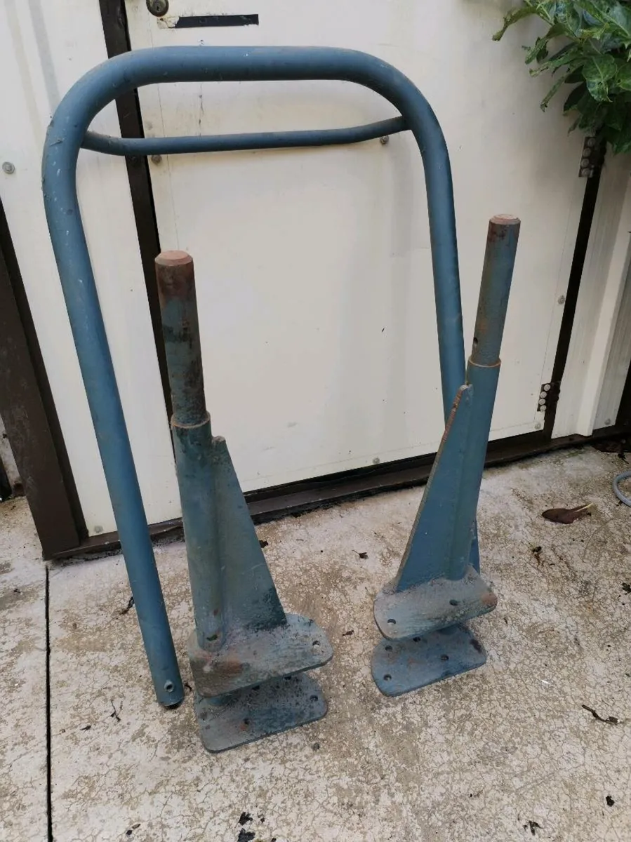 Roll bar for Fordson Major - Image 1