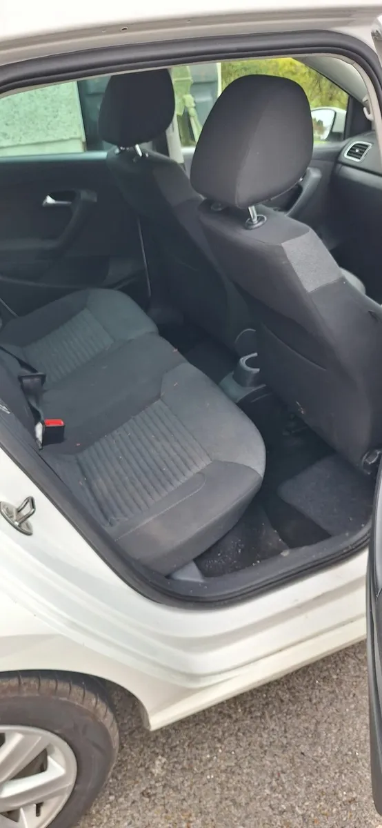 Volkswagen Polo 2011 - Image 2
