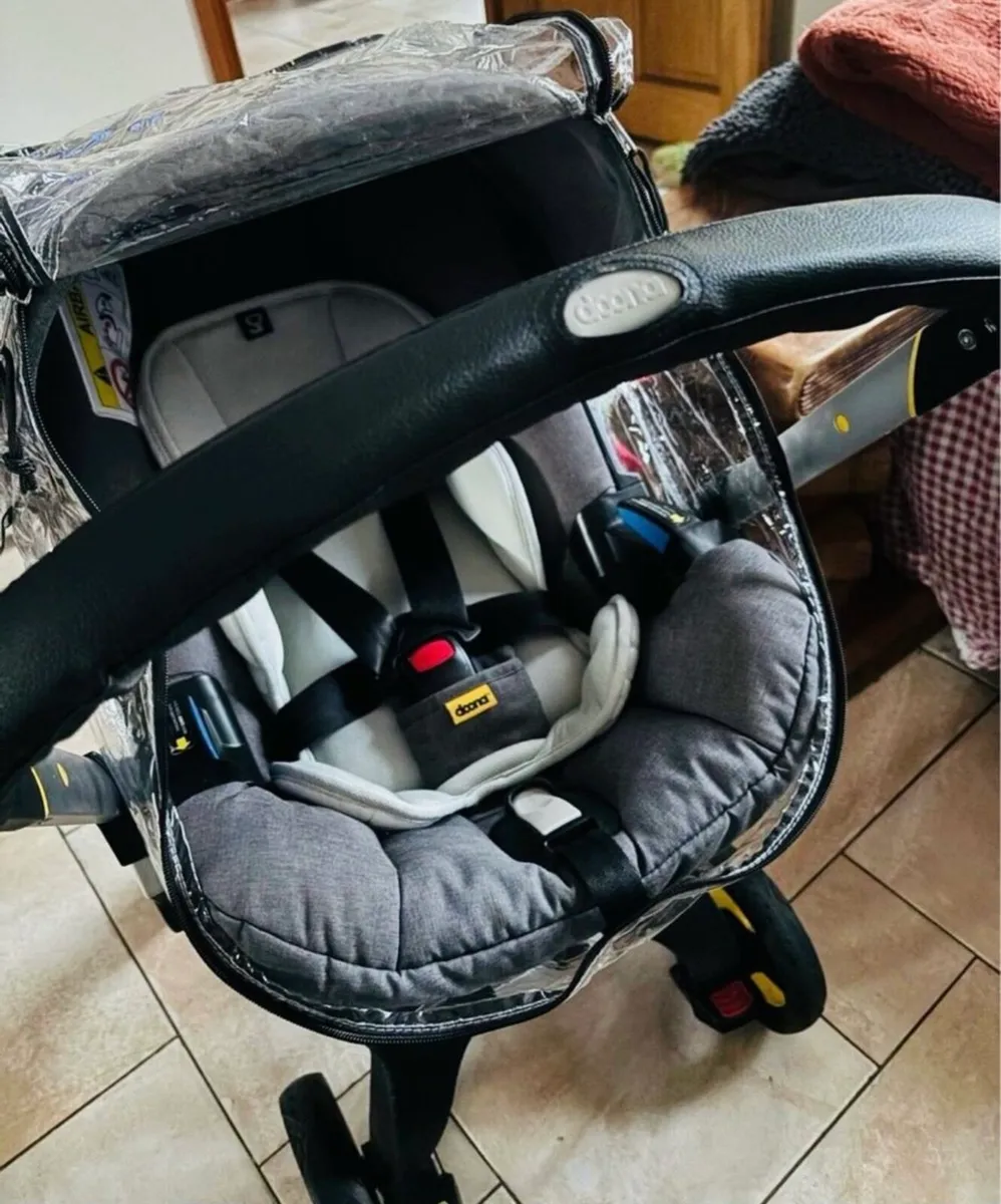 DOONA Carseat Stroller & Raincover Footmuff - Image 3