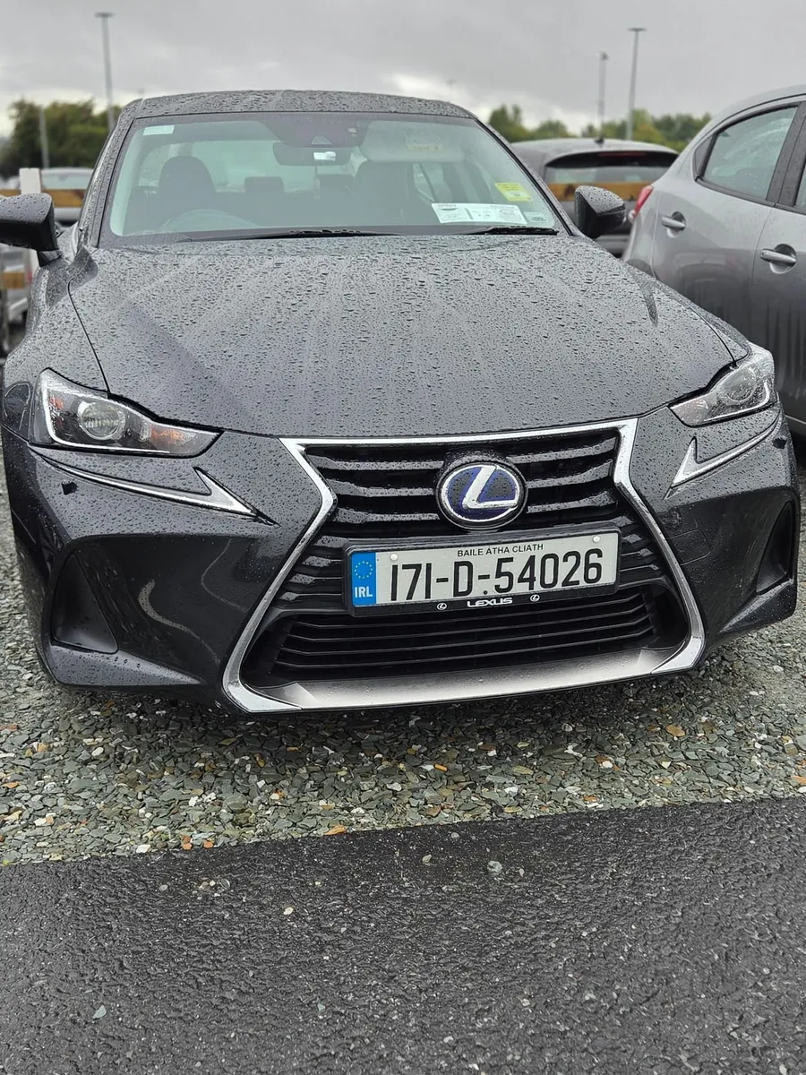 Lexus IS 2017 - Image 1