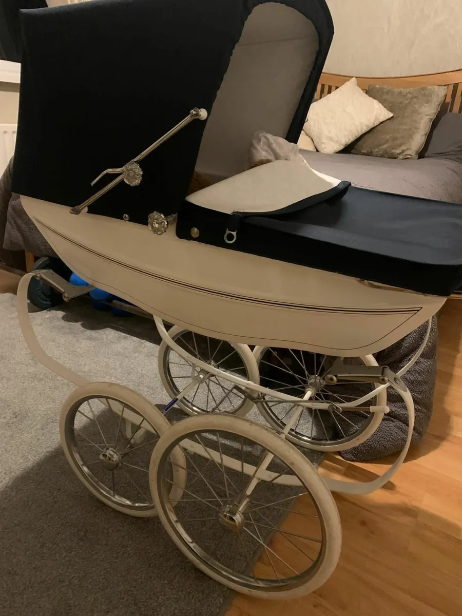 Silvercross dolls pram - Image 1