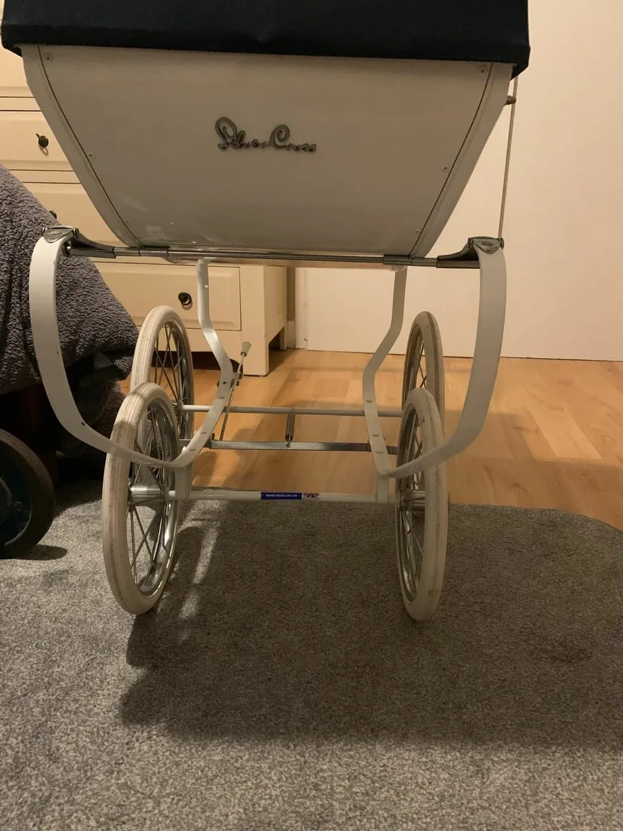 Silvercross dolls pram - Image 2