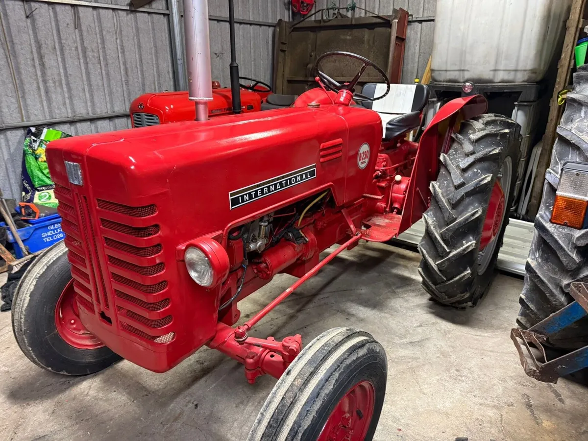 McCormick International B250 1958 - Image 2