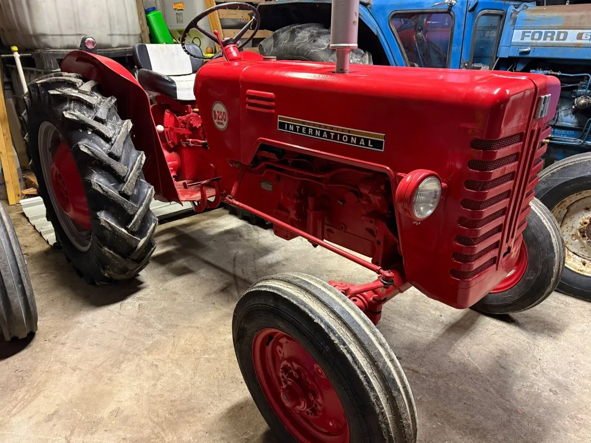 McCormick International B250 1958 - Image 3