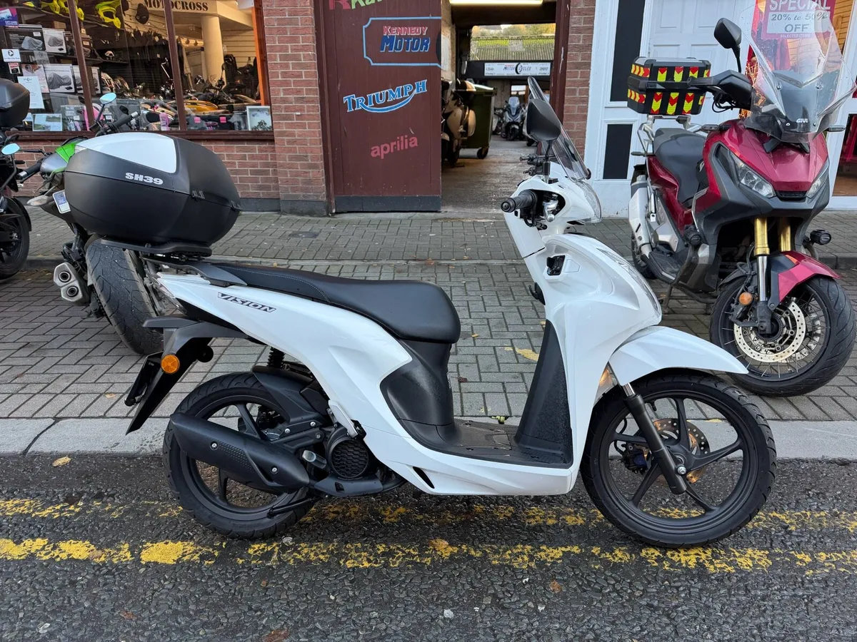 2024 Honda Vision 110 only 1150km - Image 1