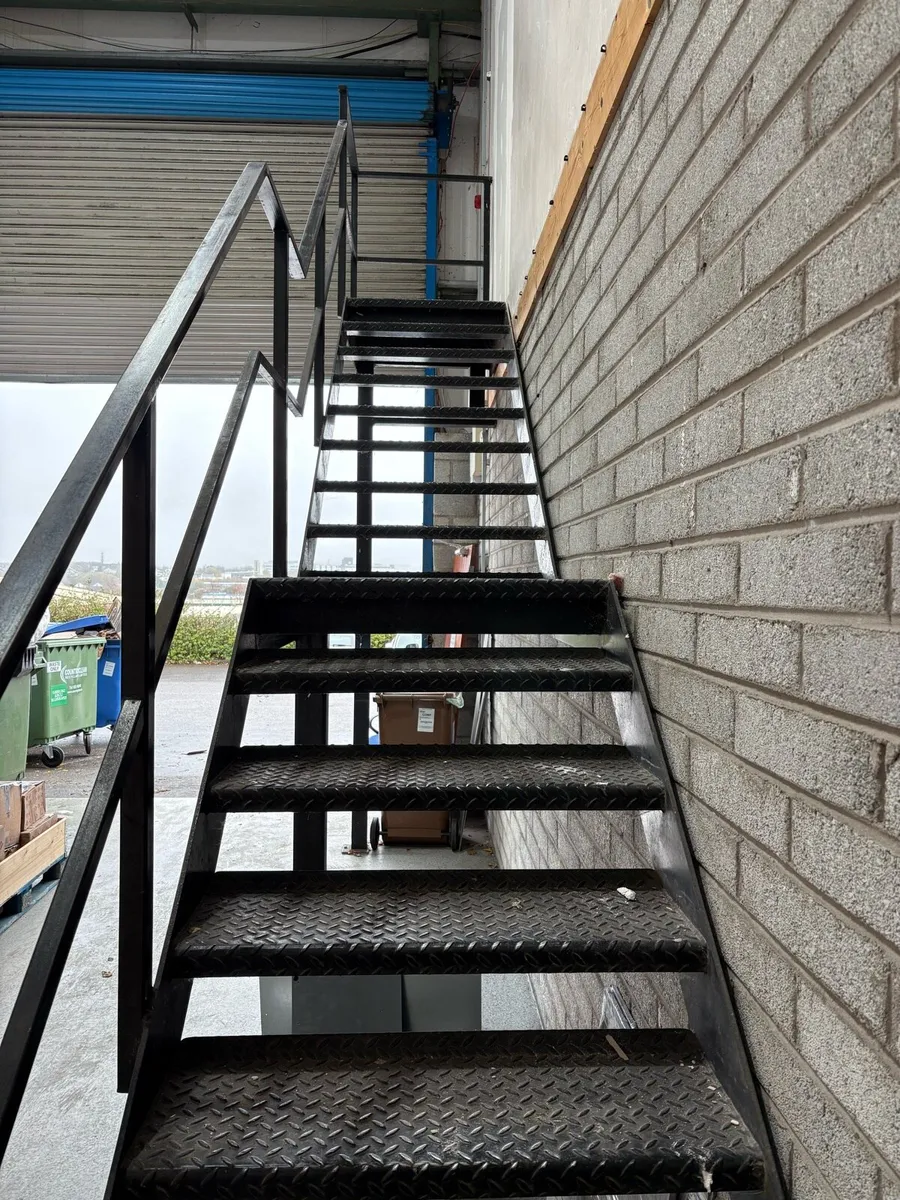Steel Stairs checkered plate - Image 3