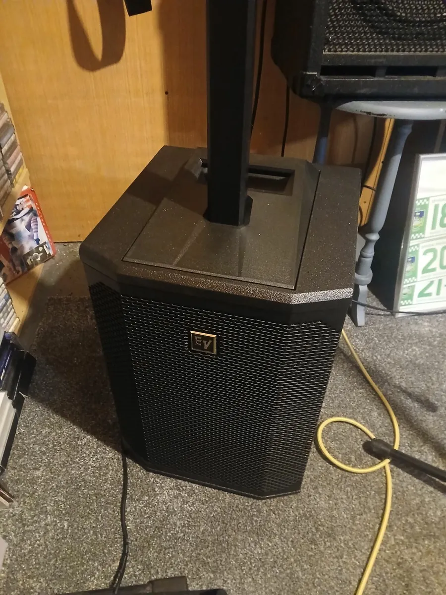 EV Evolve 50 Line  Array Speakers - Image 1