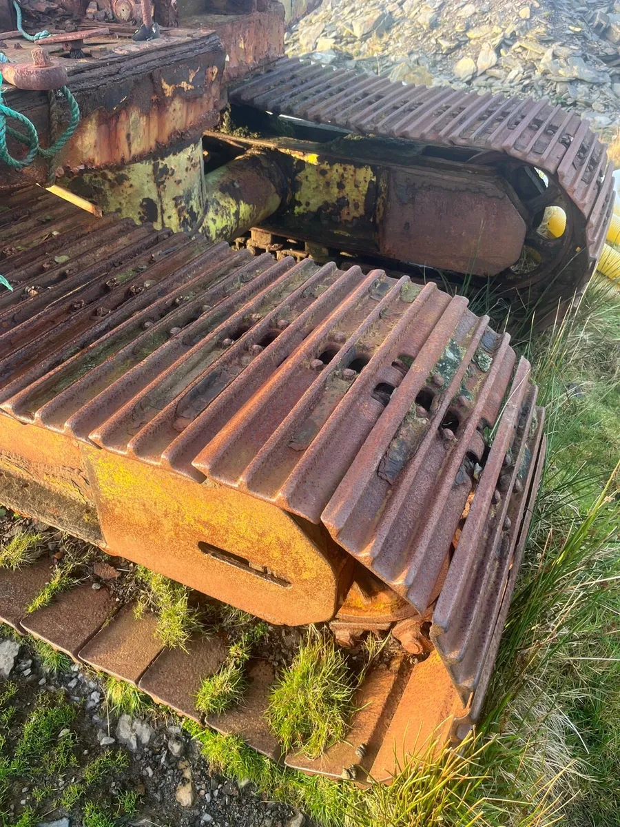 HYMAC 580c for breaking, Also EX60 rollers - Image 2