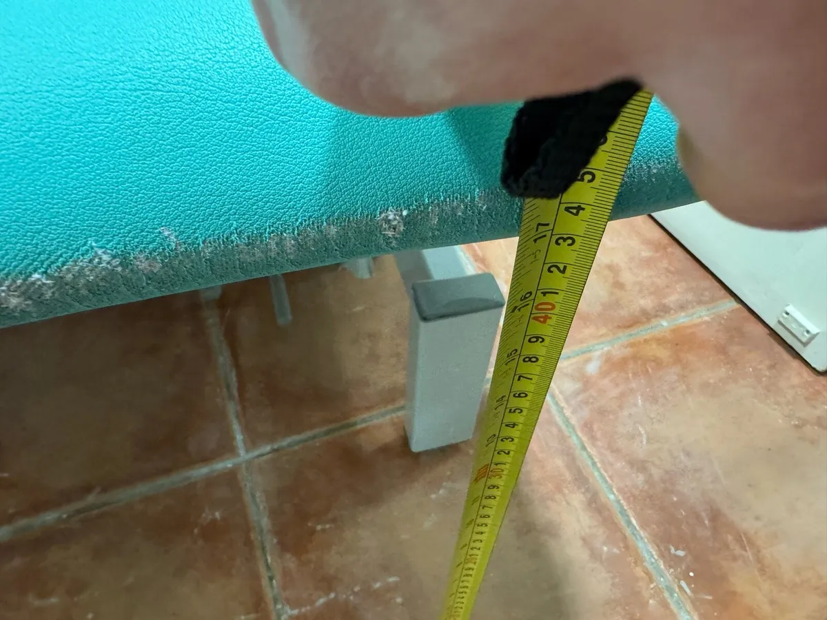 Electric Plinth/ physio table/ massage bed - Image 3