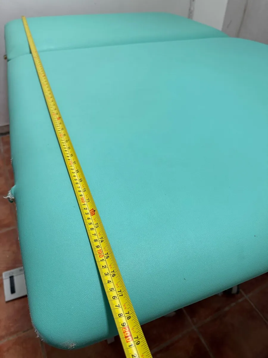 Electric Plinth/ physio table/ massage bed - Image 4