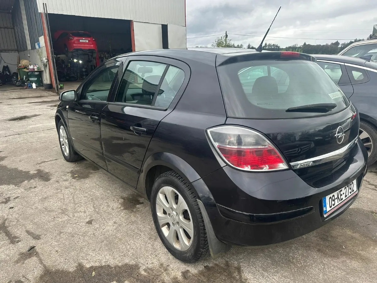 Opel Astra 2009 - Image 4