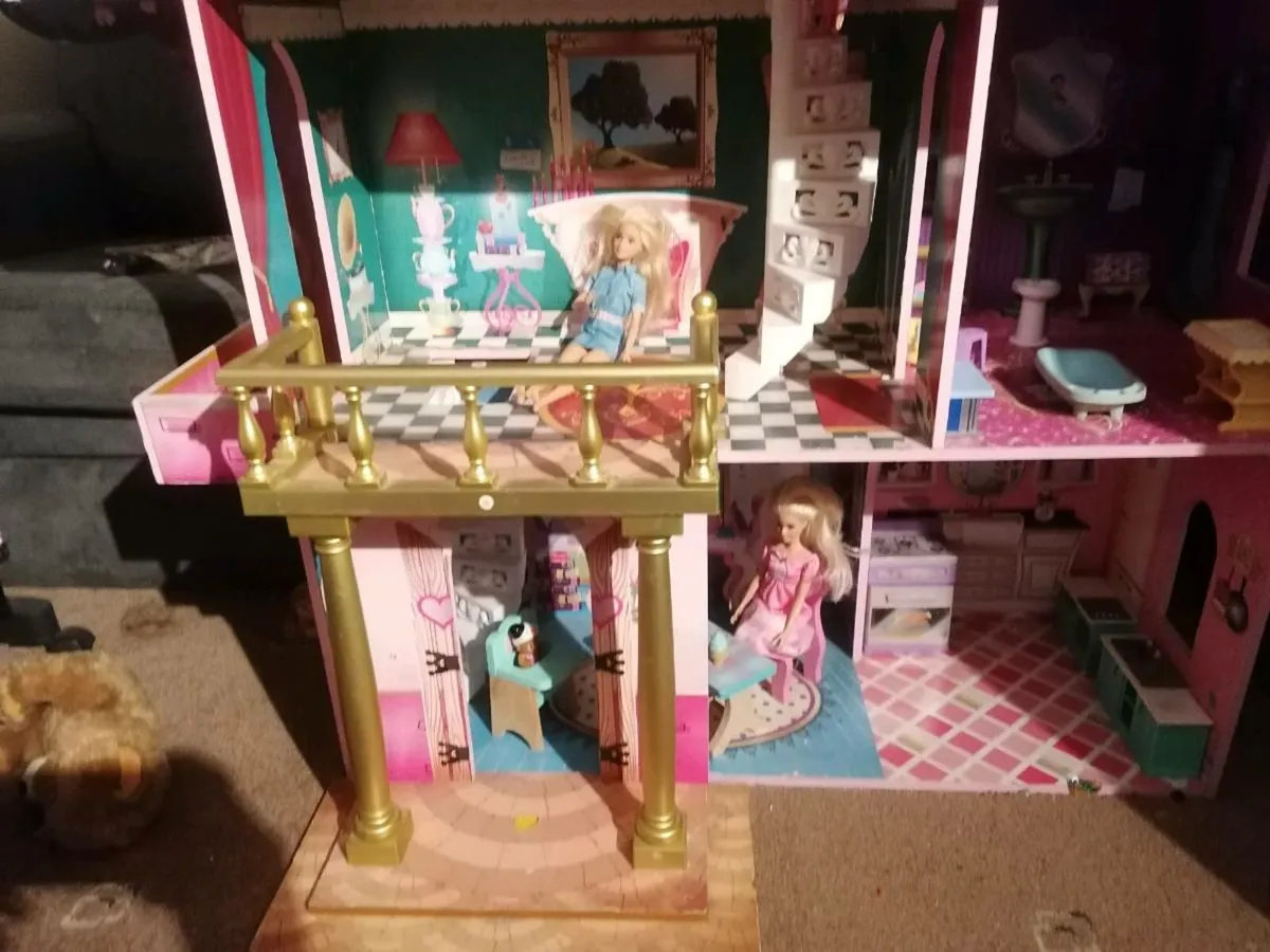 Dolls houses - Image 1
