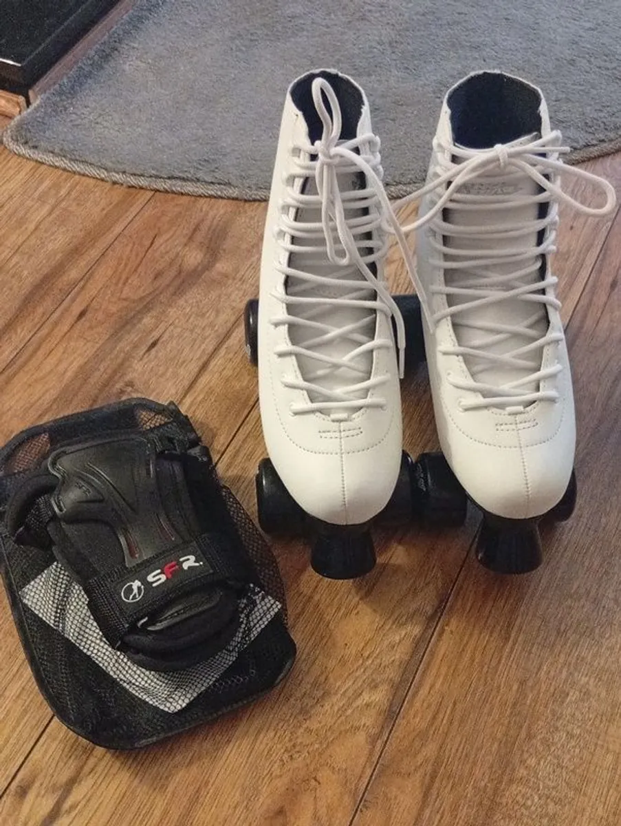 Brand New No Fear White Roller Skates  size 6. - Image 2
