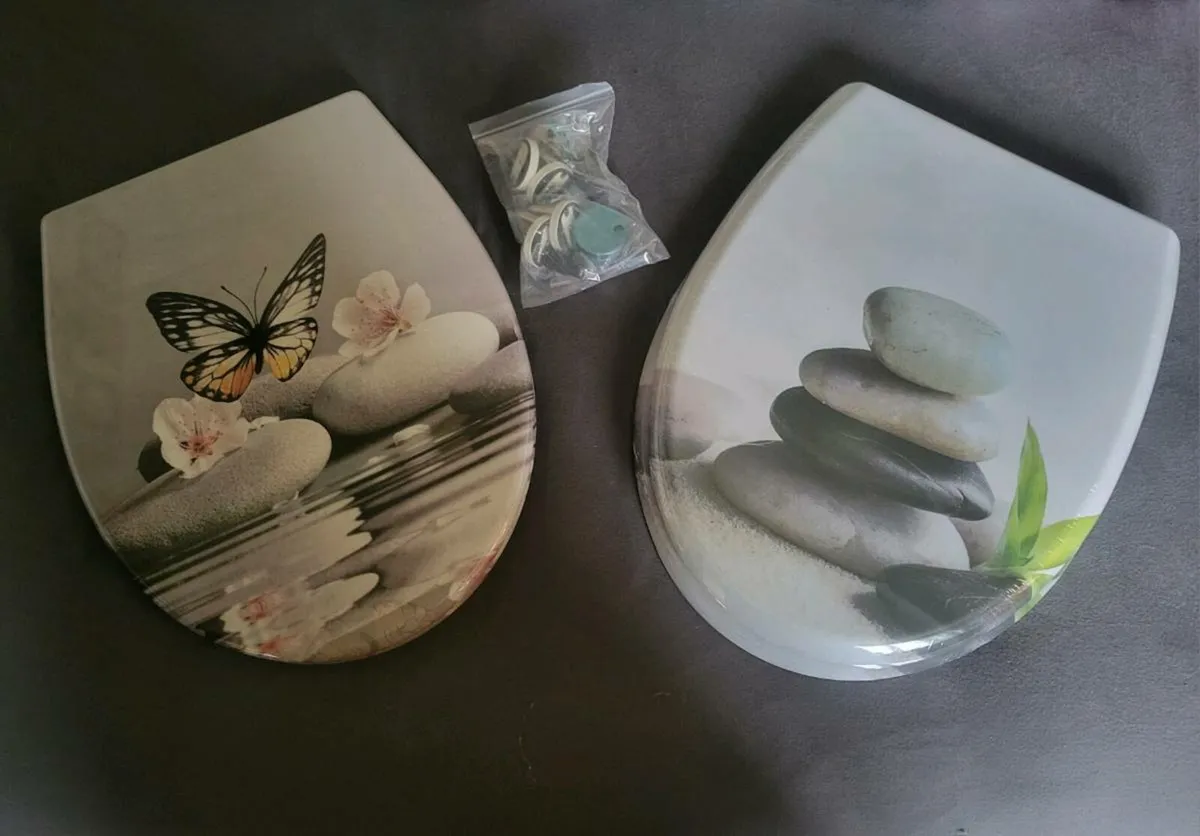 Toilet seats - Image 1