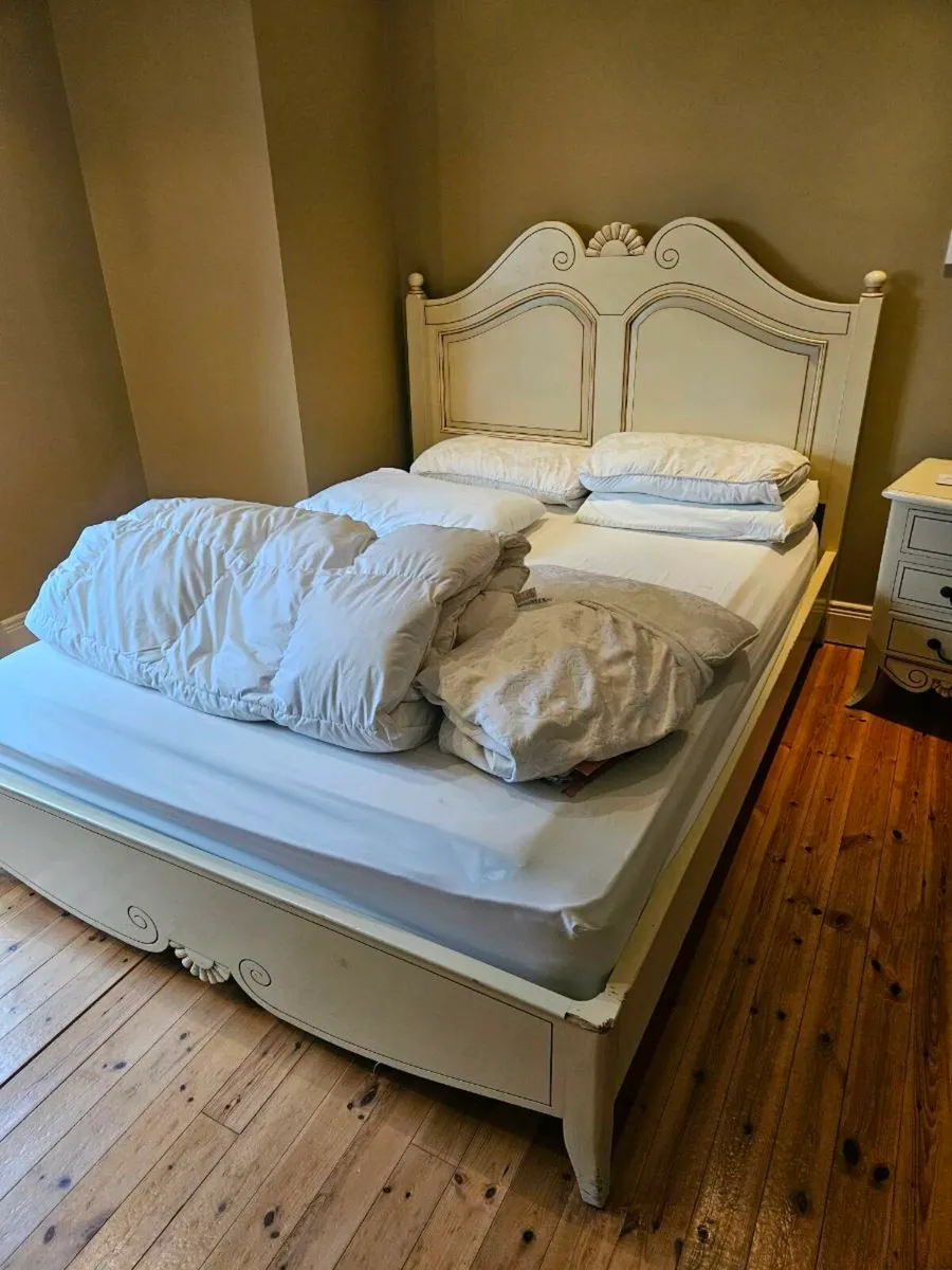 Bedroom furniture set - Image 1