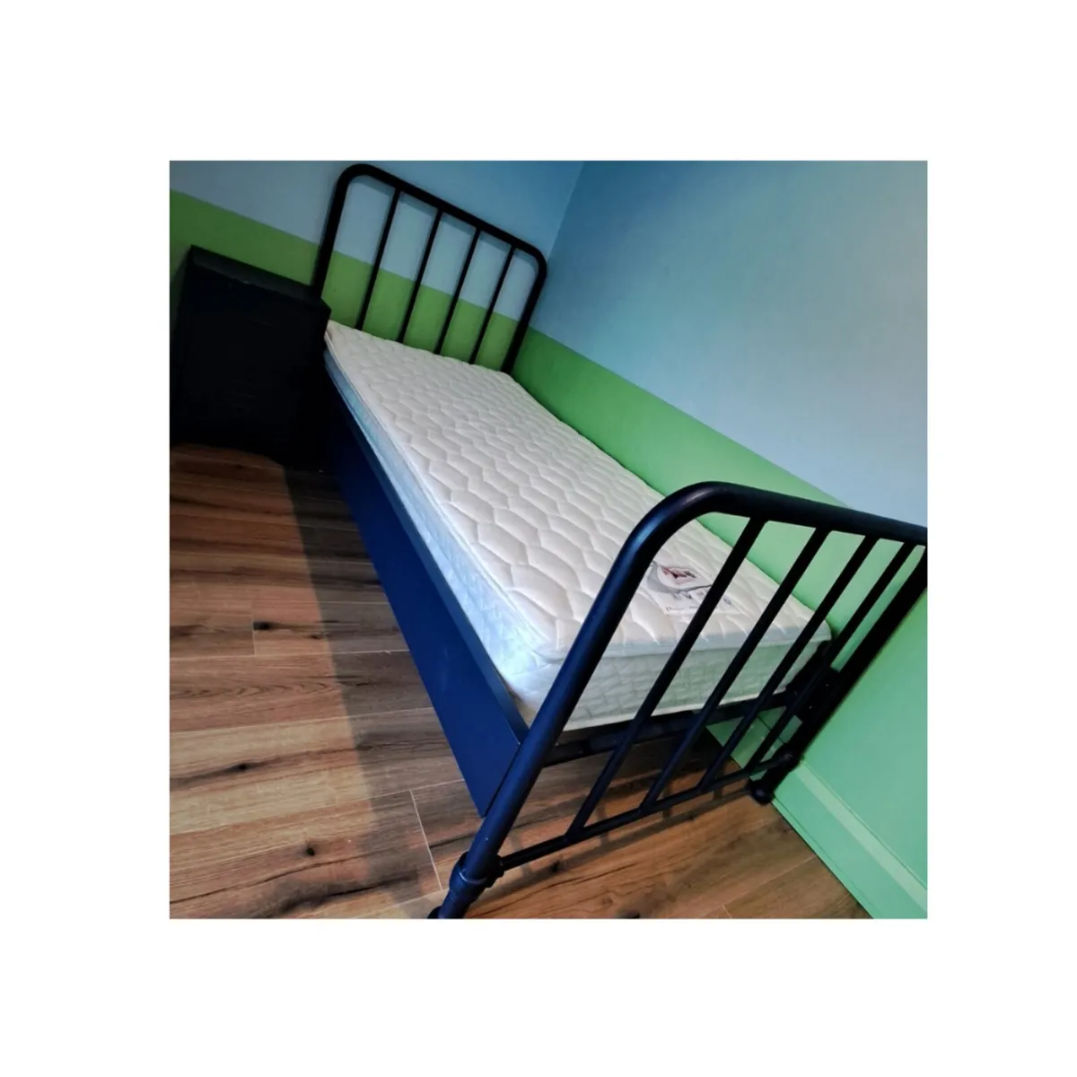 Single bed - Image 1