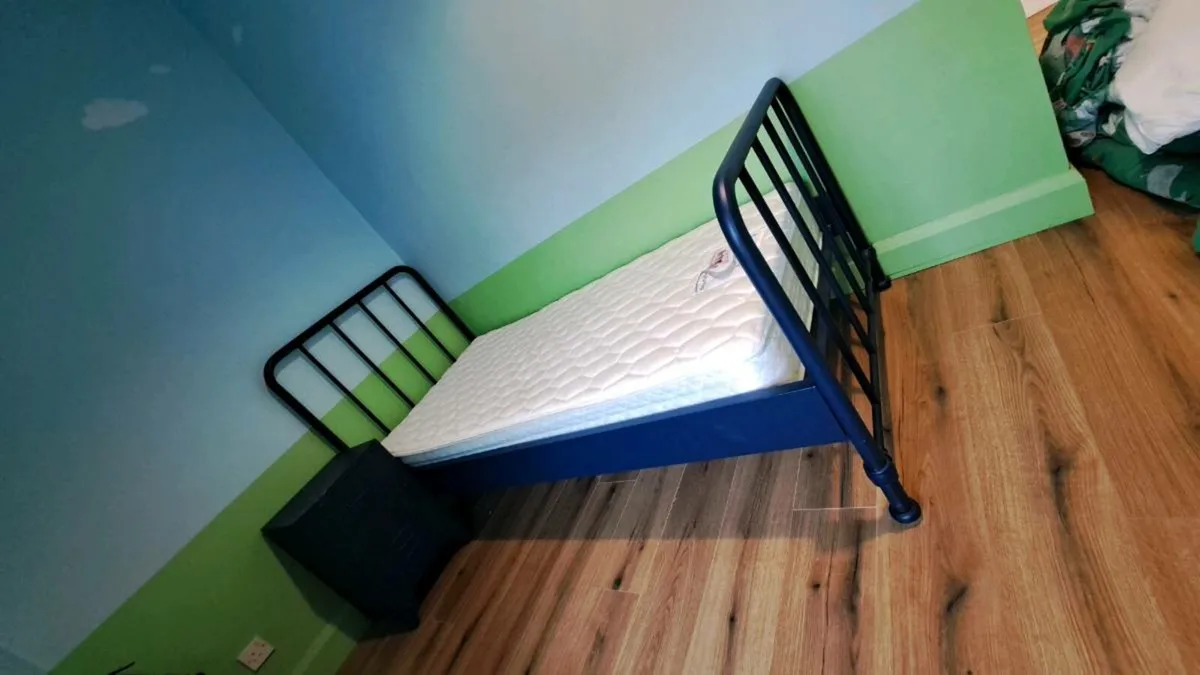 Single bed - Image 2