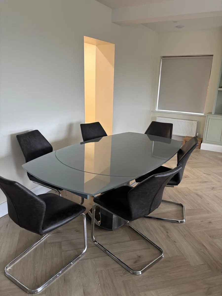Grey Glass extendable table with 6 chairs - Image 3