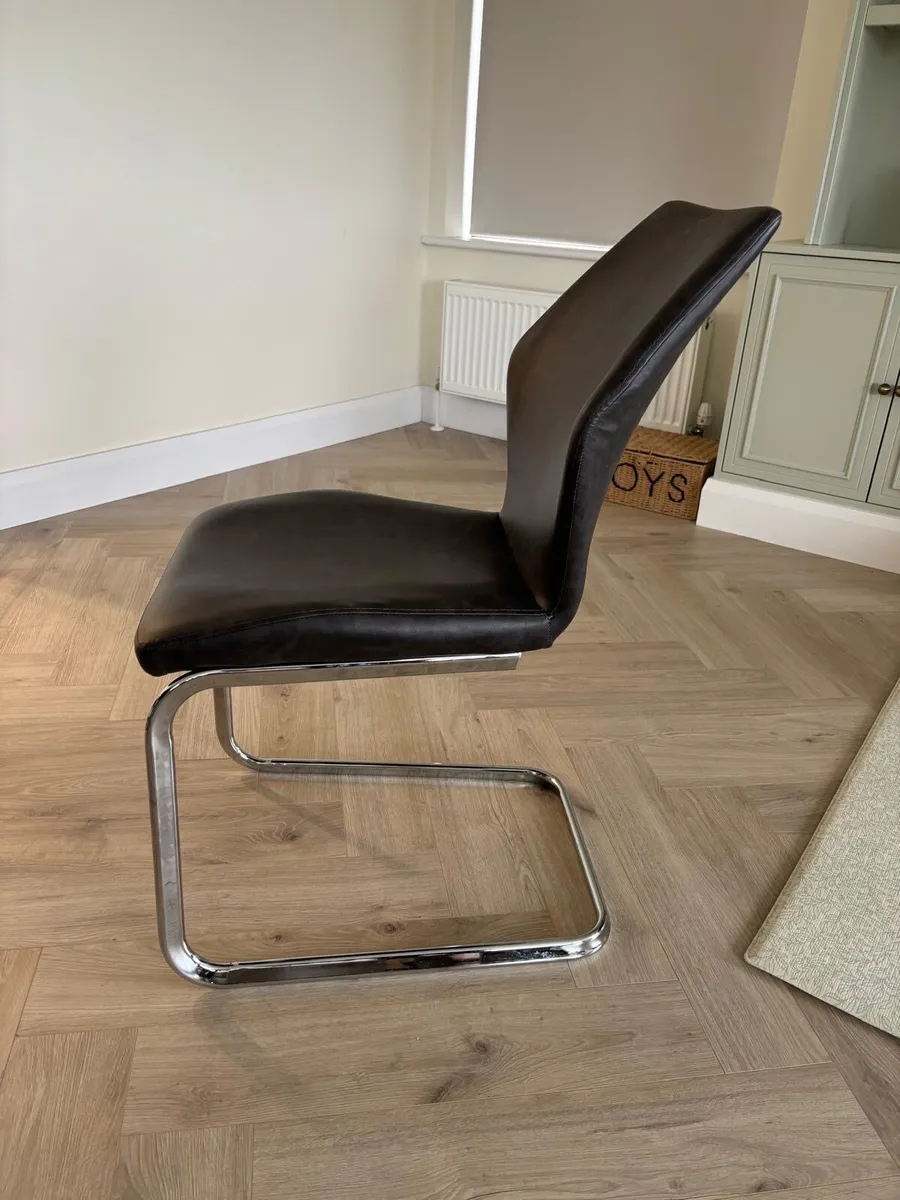 Grey Glass extendable table with 6 chairs - Image 4