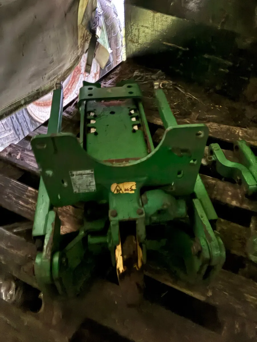 John Deere hitch - Image 1