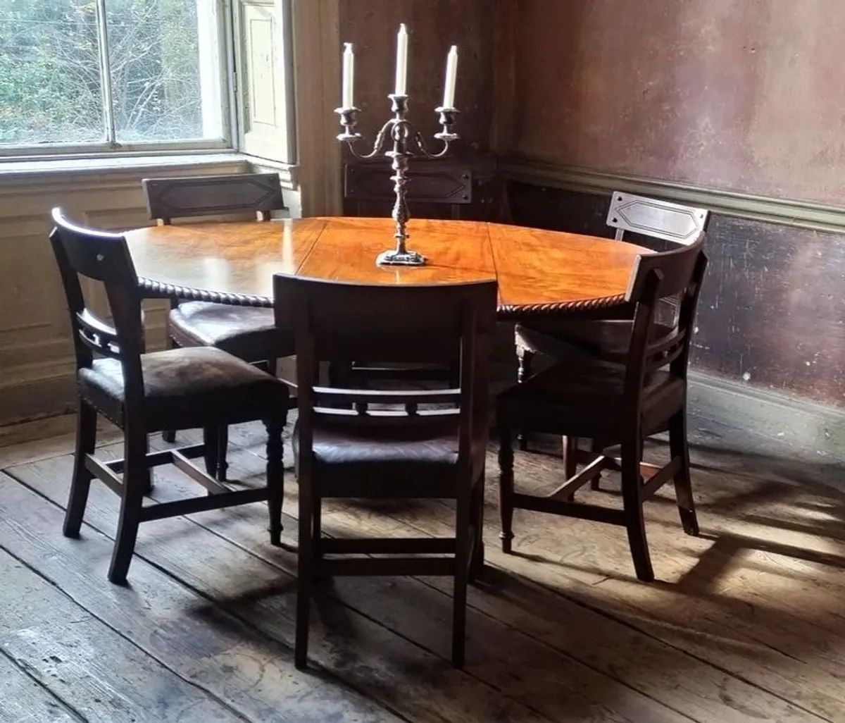 George 111 oval mahogany Dining Table - Image 1