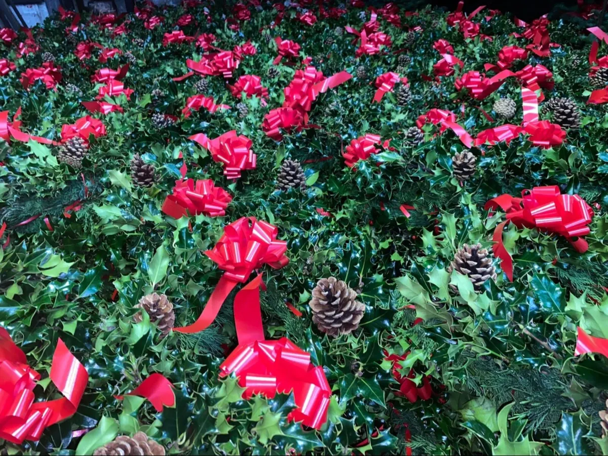 Holly wreaths - Image 3