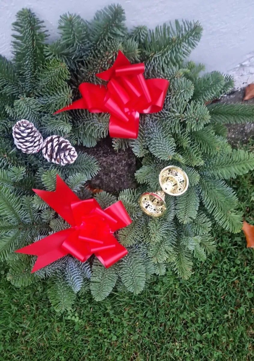 Holly wreaths - Image 4