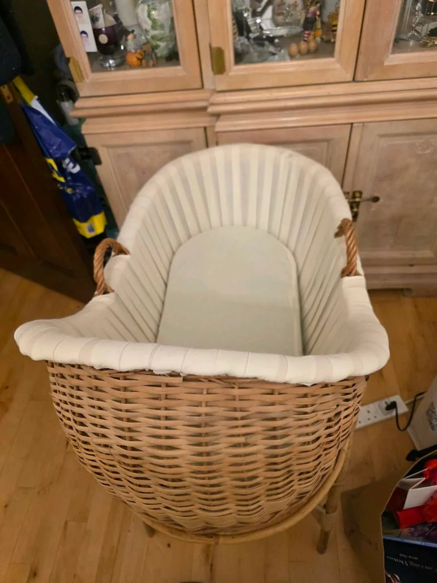 Wicker Moses Basket with stand - Image 2