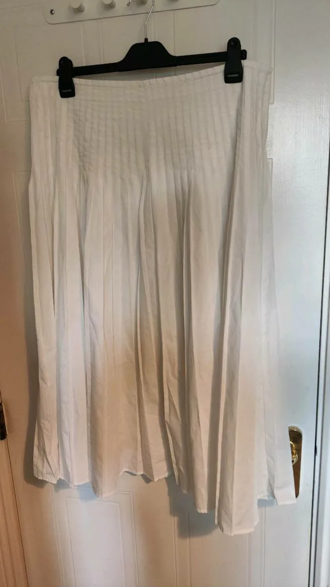 🤍 Gallery White Pleated Skirt – Elegant & Flowing - Image 2